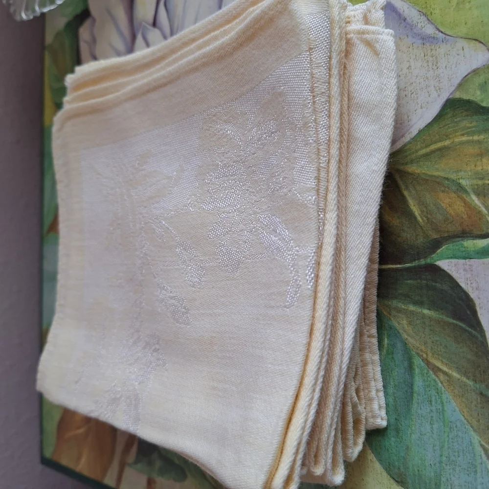 Damask Set of 8 Cream Floral Cloth Napkins